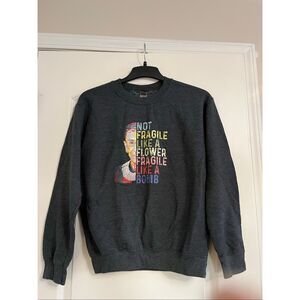 "Fragile like a bomb" Graphic Sweatshirt -L